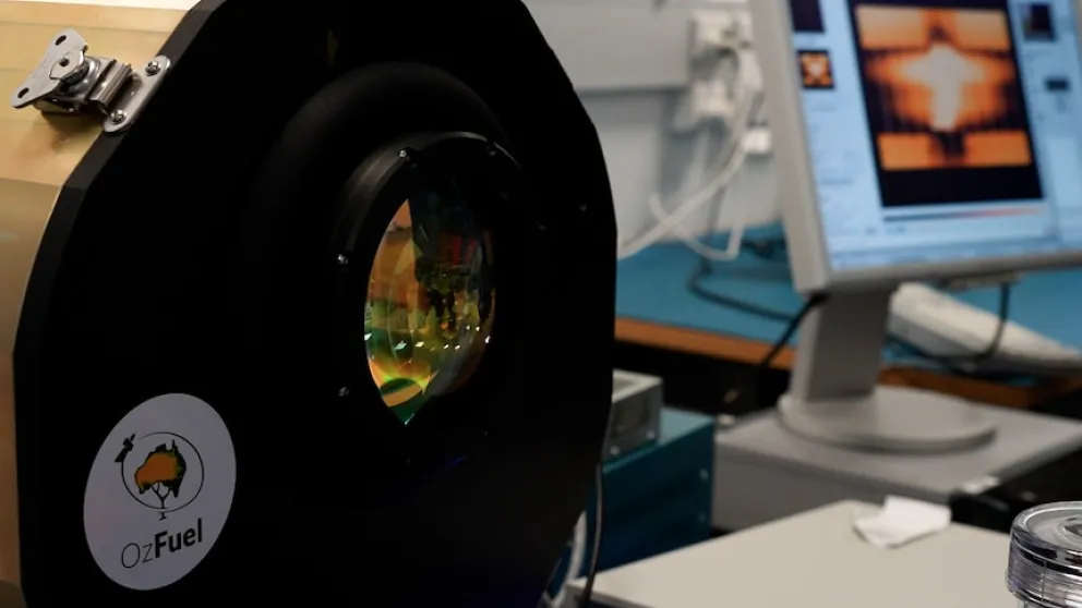 OzFuel's infrared telescope has been custom-built to fit on a small satellite. (ABC South East NSW: Vanessa Milton)