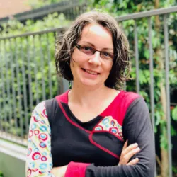 Dr Caroline Foster